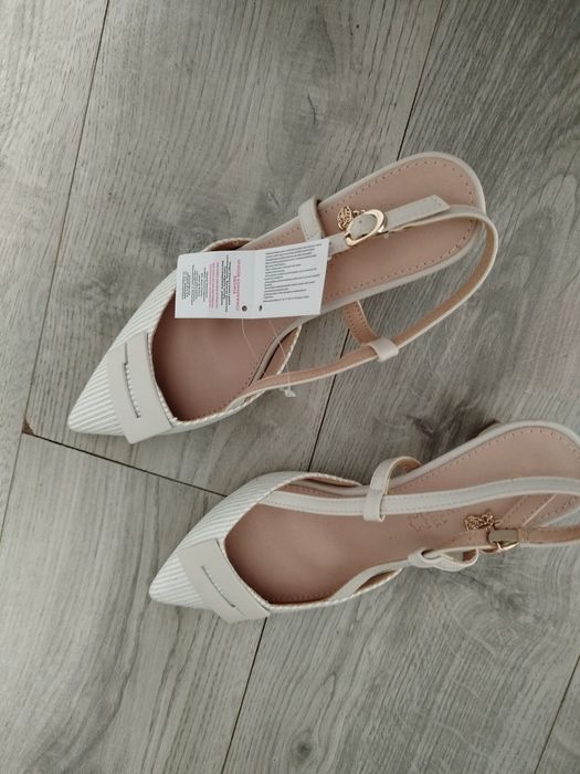 Buty na niskiej  szpilce