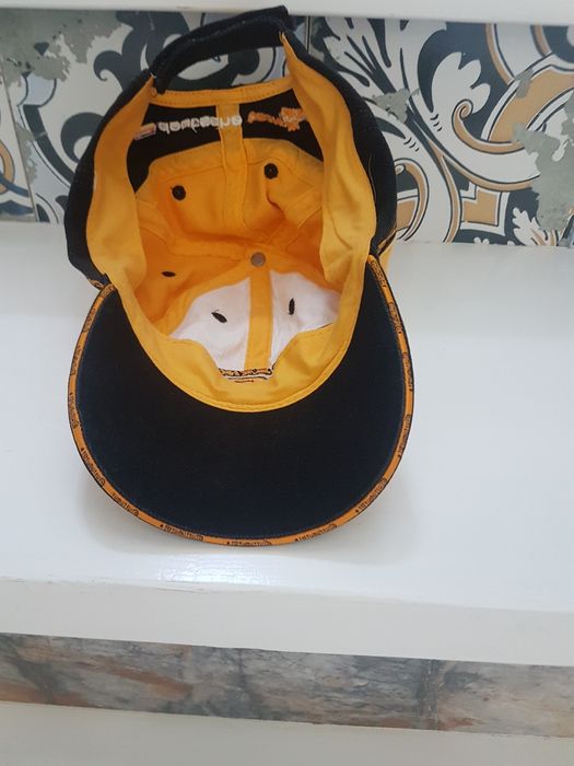 Czapka  .   fajna.