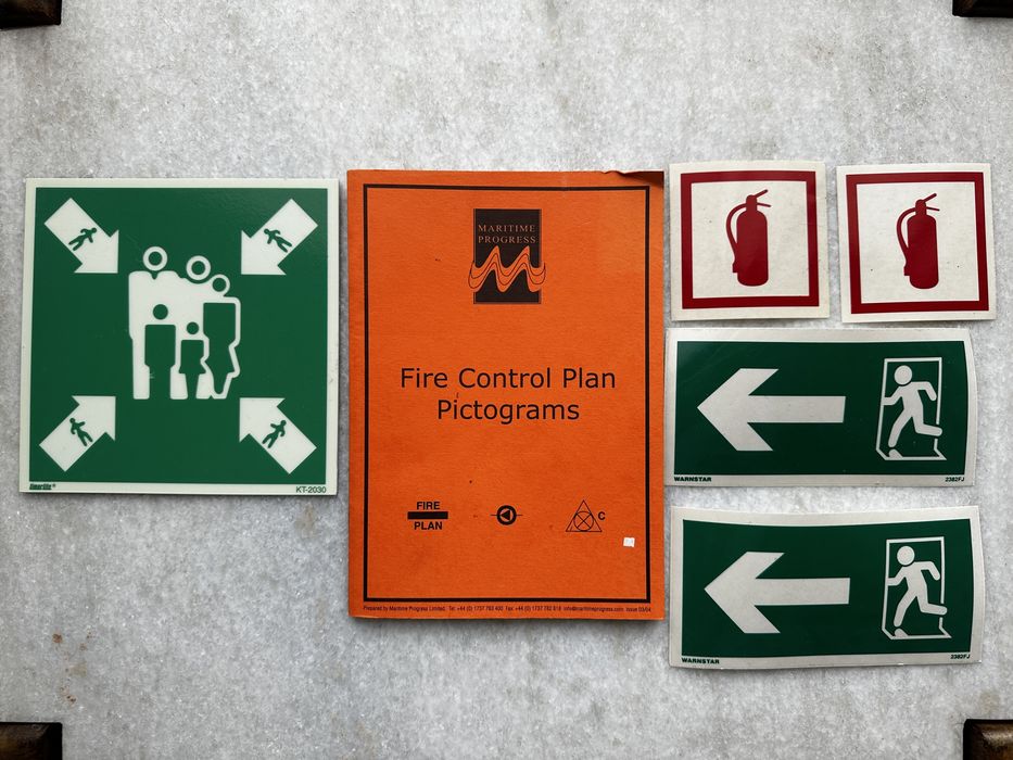 Adesivos sinaléticos