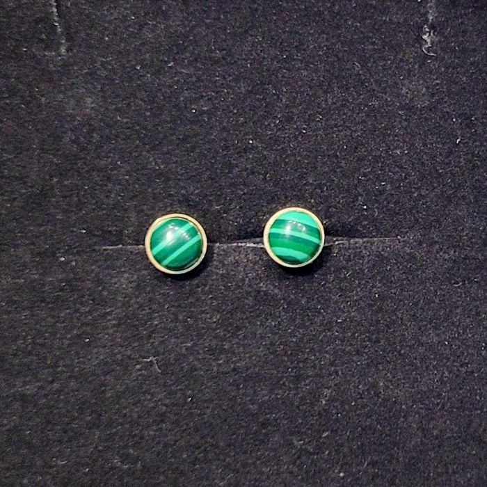 Kolczyki z zielonym oczkiem