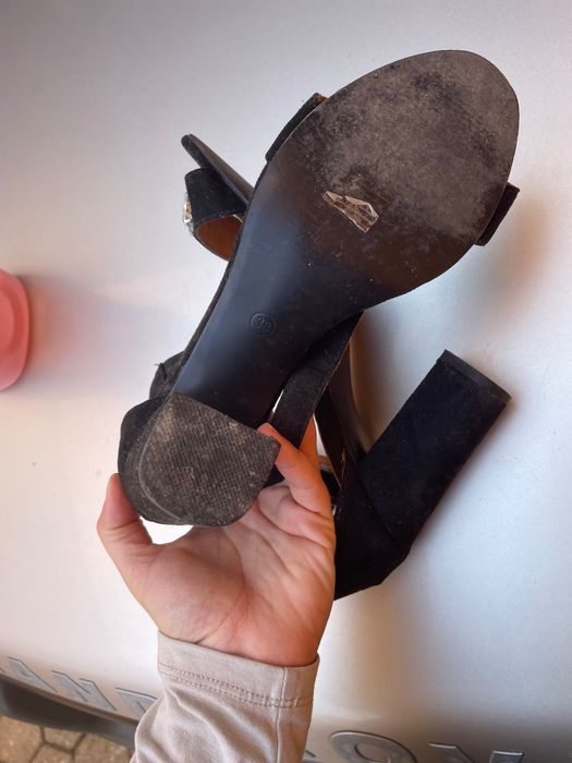 Sapato alto praticamente novo