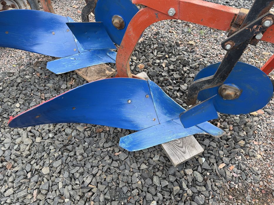 Плуг Fraugde як Квернеланд 2 корпуси.