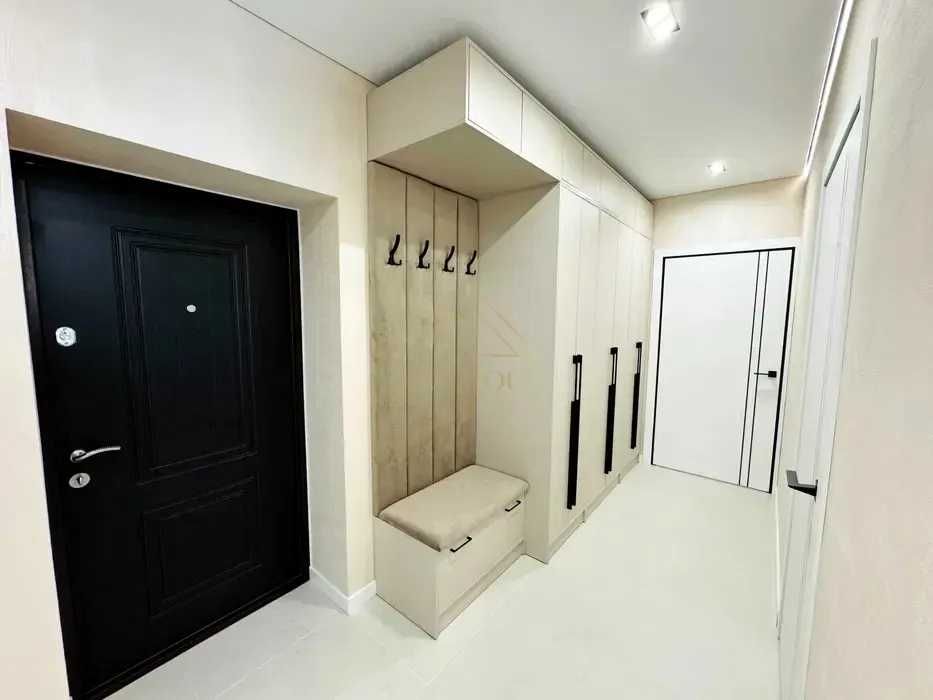 НОВА!!!  2 кім. квартира з ремонтом та меблями В ЦЕНТРІ