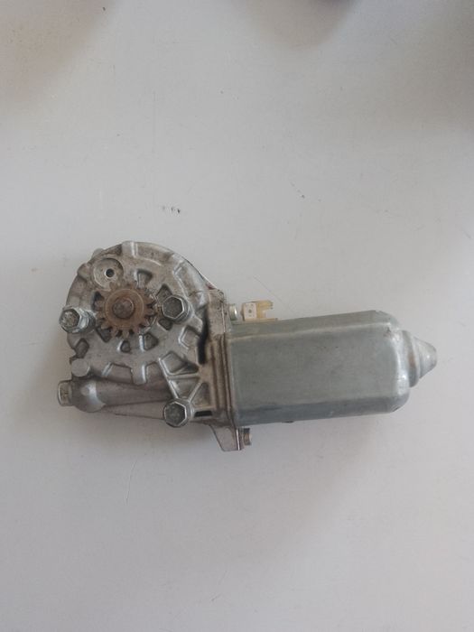 Silnik szyby lewy Mercedes W126SE