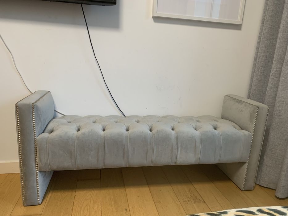 Banco Capitoné Cinza Claro como Novo