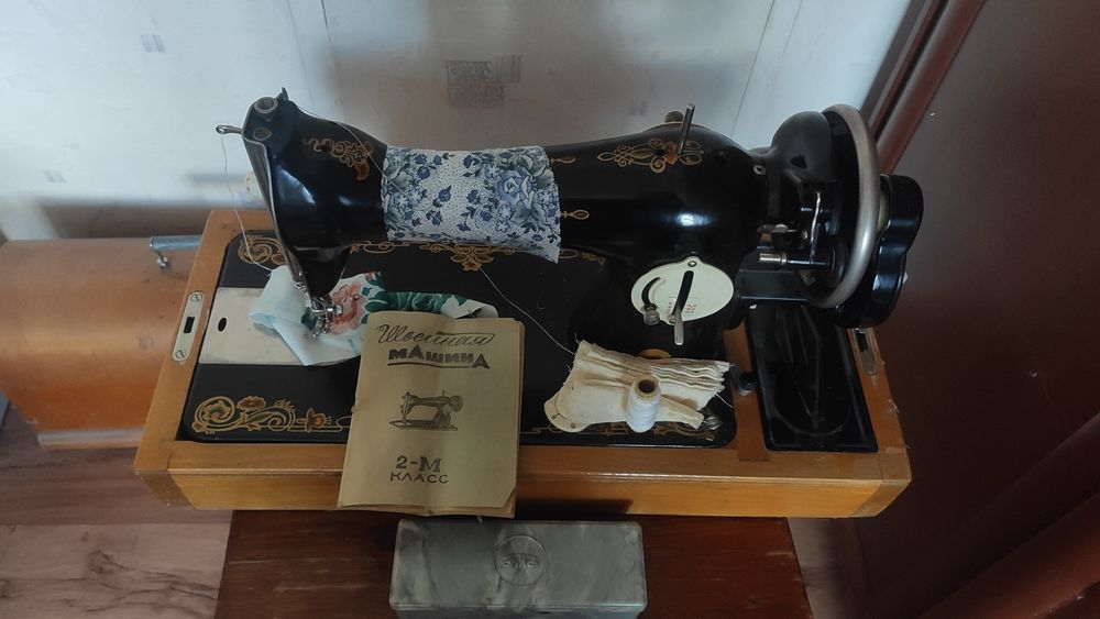 Продам швейную машинку