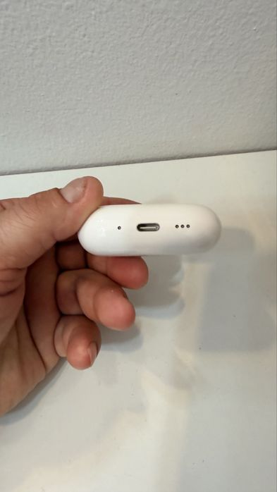Vendo AirPods Pro 3 Original menos de 2 meses de uso com garantia de 3 anos do Auchan e 1 ano da Apple tenho a facura da compra