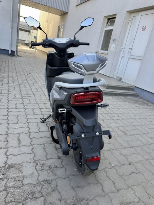 Електроскутер (мопед)