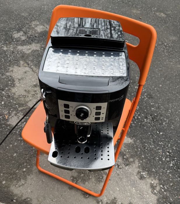 Кавомишина Delonghi Magnifica