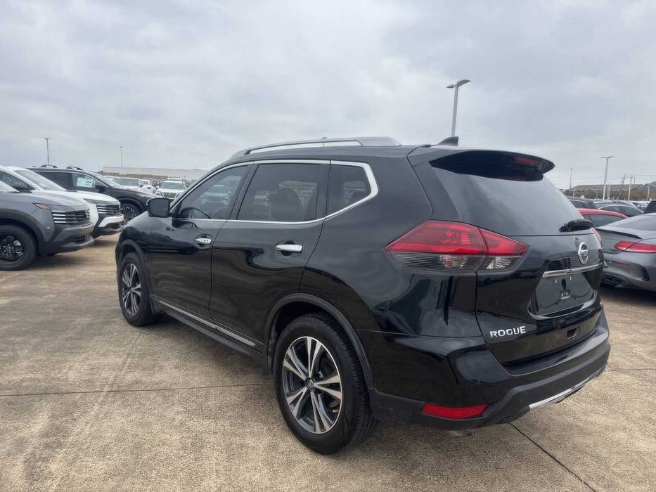 Nissan Rogue SL      2018