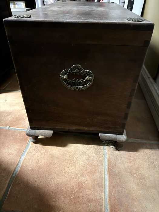 Arca Bau em Madeira Macissa para desocupar