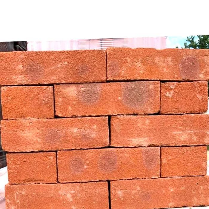 Червона цегла — практичний матеріал для будь-яких задач