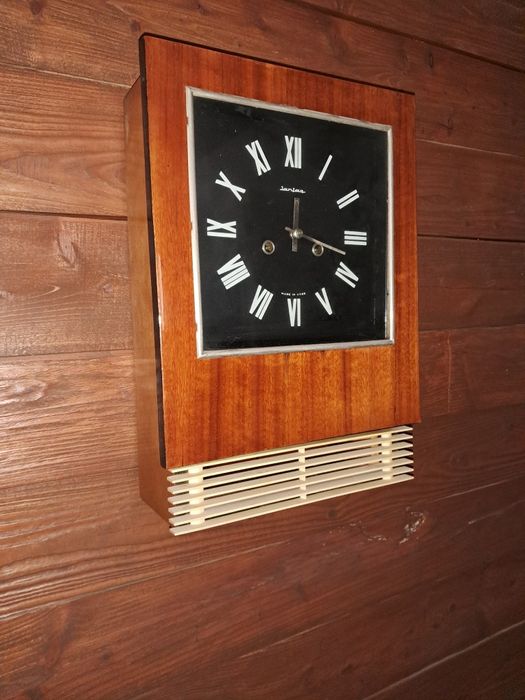 Годинник настінний з боєм