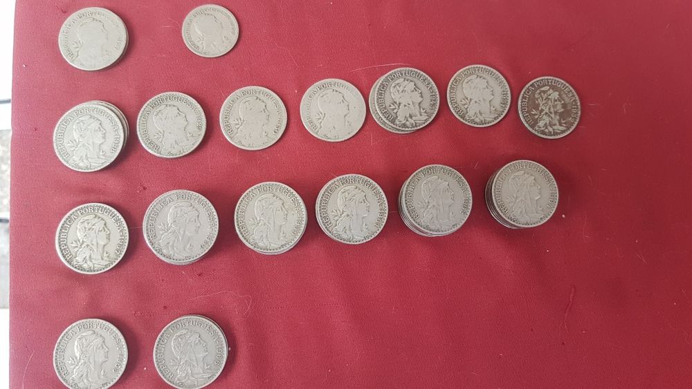 Moedas 1 escudo antigas lote completo.