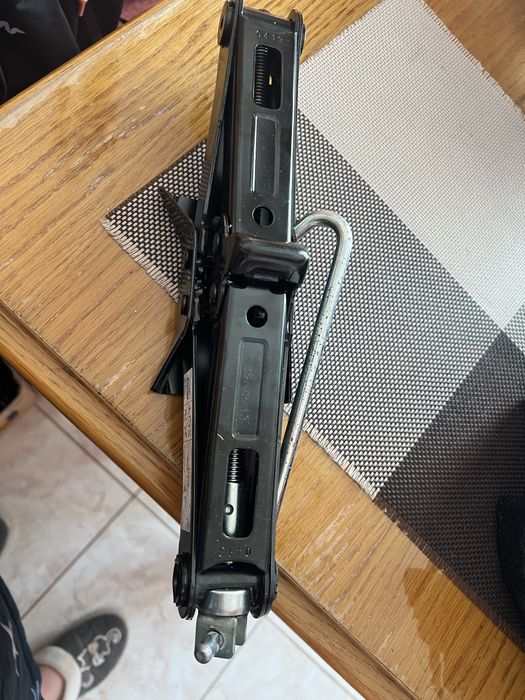 Домкрати для різних марок автомобілів Оригінал Reno. Nissan. Mercedes