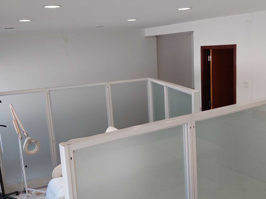 Biombos/Painéis de Vidro com caixilho de Metal - zonas de trabalho