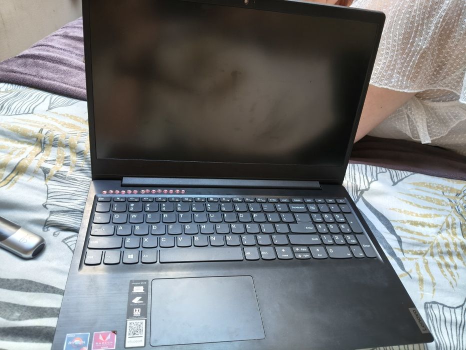 Laptop Lenovo Ryzen 5 3500U 8GB ram
