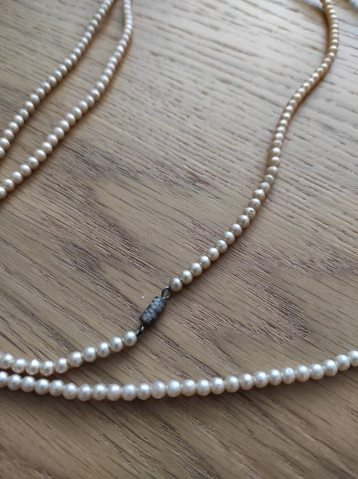 Naszyjnik perłowy długi drobne perły