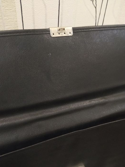 Продам портфель из ЭКО кожи Professional  c кодовым замком.