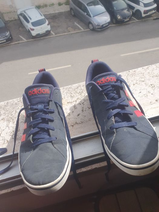 Par de ténis 2 adidas