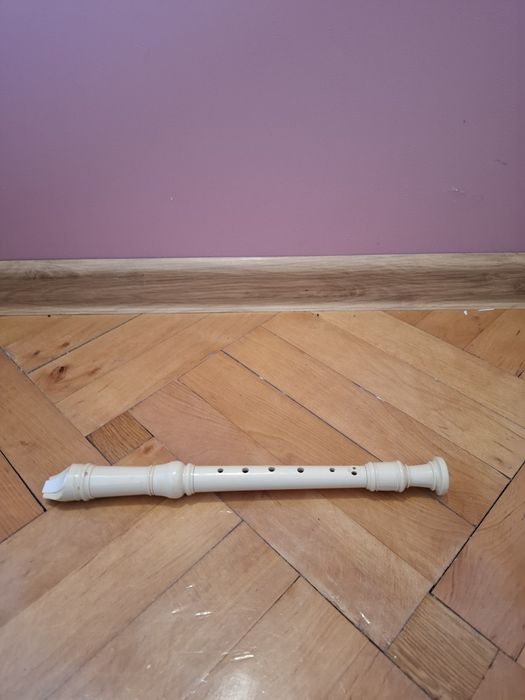 Flet prosty w bardzo dobrym stanie.