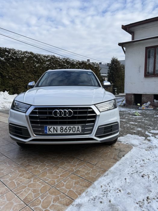 Audi Q 5  z polskiego  salonu sprzedam.