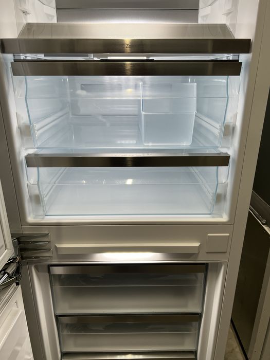 Холодильник під монтування фірми Miele KFN 7795