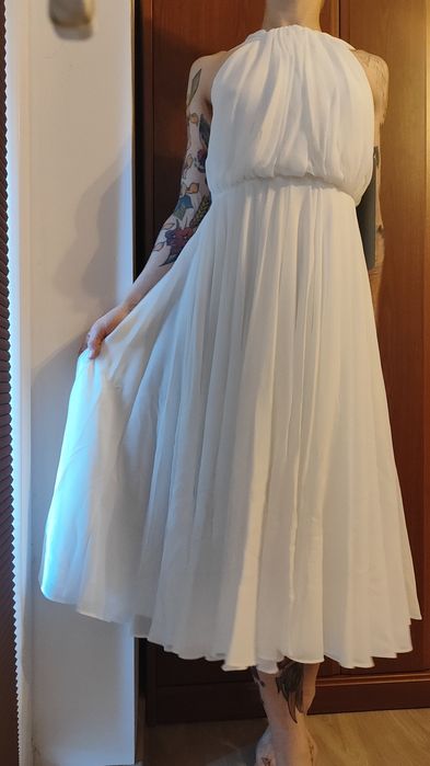 Sukienka suknia ślubna Asos dla gym ratów i tattoo freaków gołe plecy