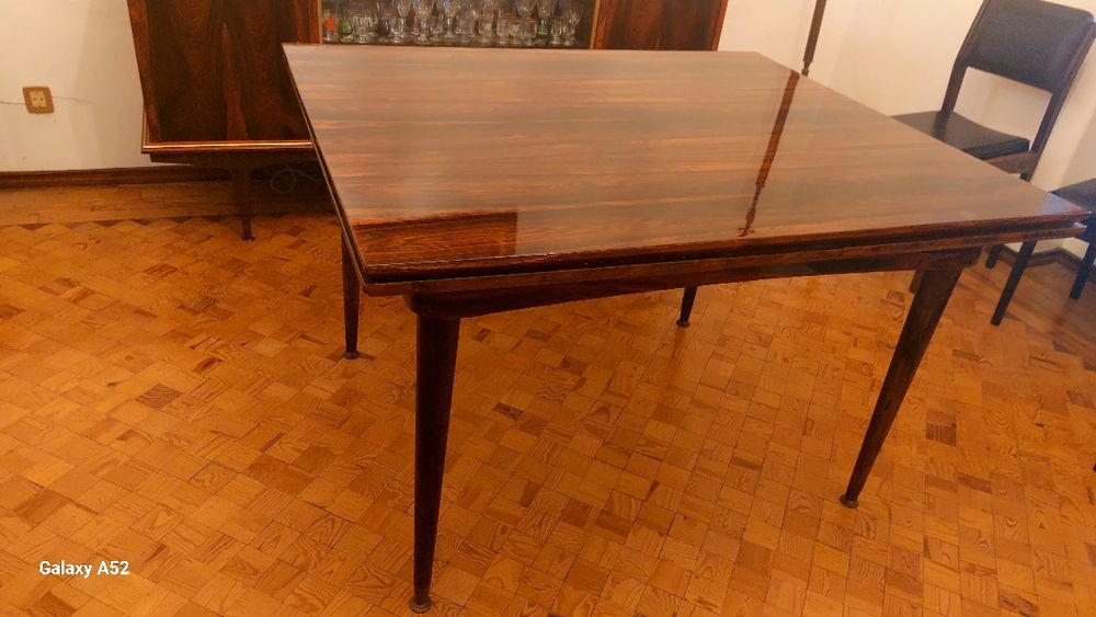 Conjunto de sala de jantar, aparadores  e mesa