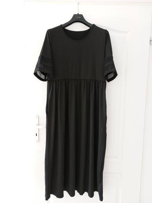 Sukienka czarna z tiulowymi wstawkami rozmiar polski XXXL