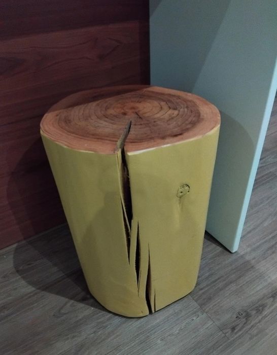 Mesa de apoio - tronco em madeira lacada