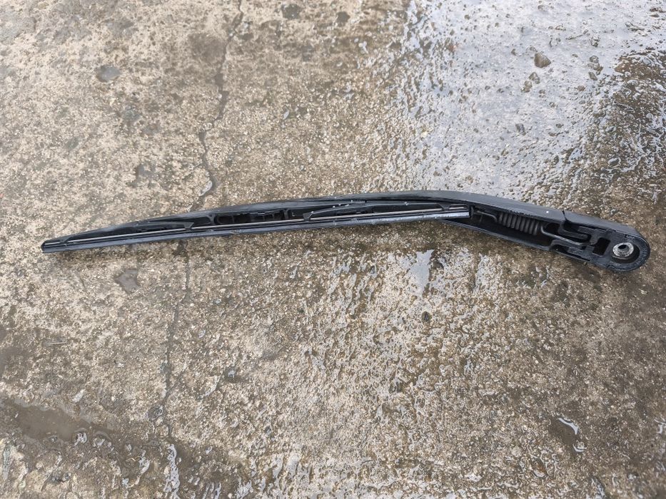 Продам задний дворник на nissan x-trail t31