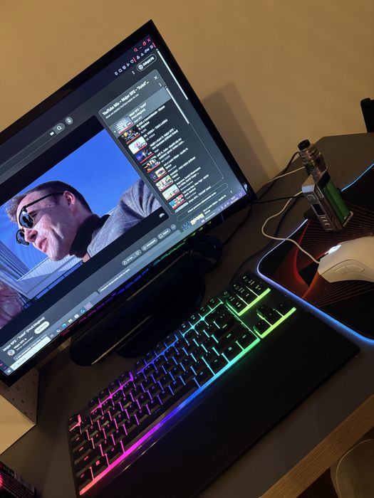 Witam sprzedam komputer razem z osprzętem