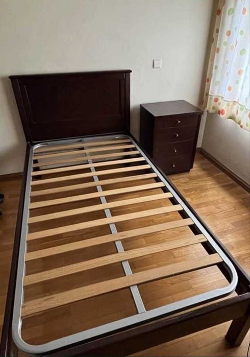 Estrutura de Cama + Mesa de Cabeceira - Madeira Maciça Escura