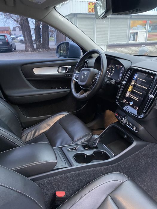 VOLVO XC40 T5 Momentum