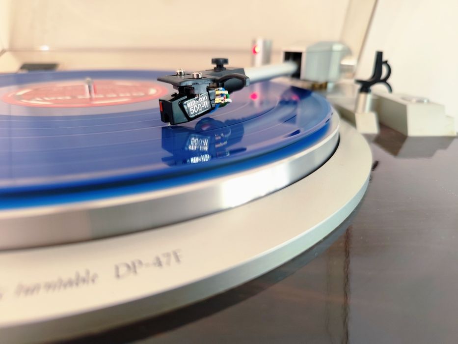 Denon DP 47F Gira-Discos