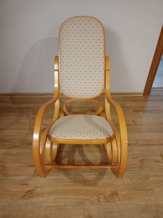 Fotel Bujany drewniany z obiciem