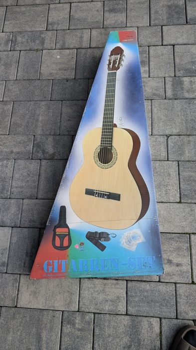 Nowy zestaw: Gitara klasyczna z akcesoriami (Pokrowiec, Struny, Pasek) | NOWA