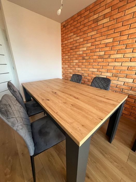 Solidny rozkładany stół jasne drewno