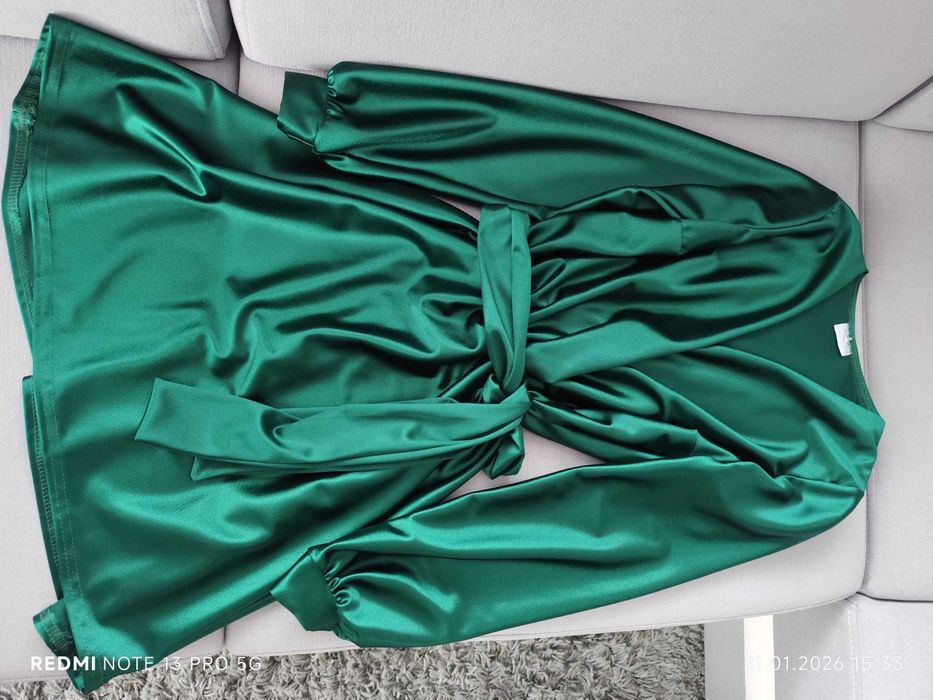 nowa satynowa sukienka z przekładanym dekoltem rozmiar S/M