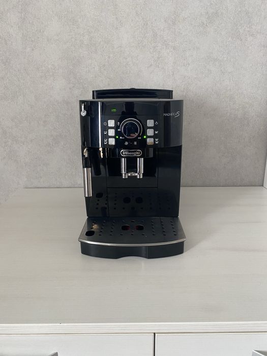 Кавомашина DeLonghi Magnifica S чорна біла є Вибір