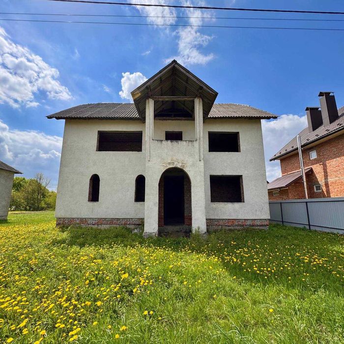 продаж велика земельна ділянка з коробкою будинку. дуже гарне місце.