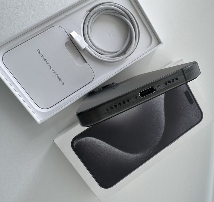 Продам iPhone 15 Pro Max 256GB Black Titanium