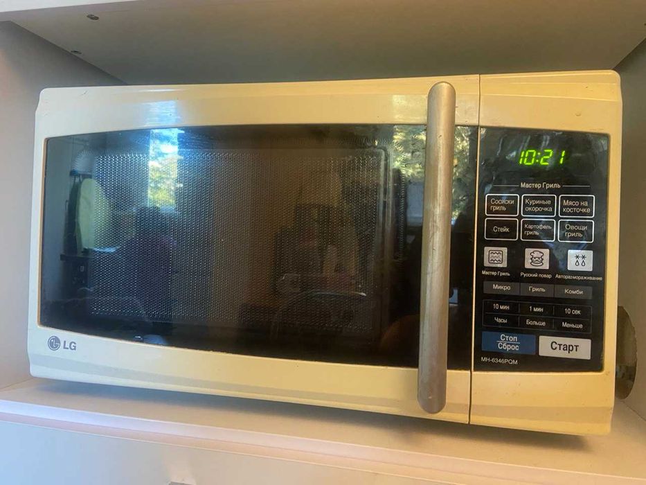 Мікрохвильова піч LG MH-6346PQM