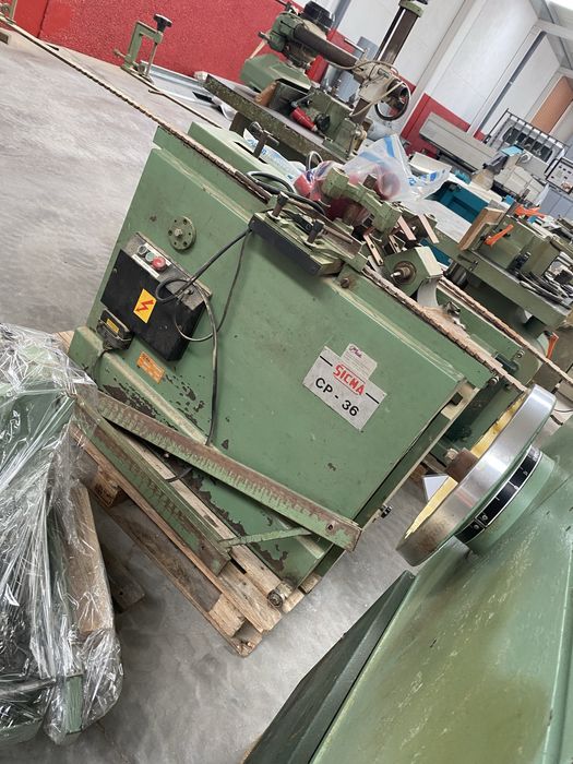 Maquina Sicma semi automatica de fazer furas para persianas em madeira