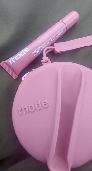 Baton hidratante com bolsinha da Rhode,  Novo