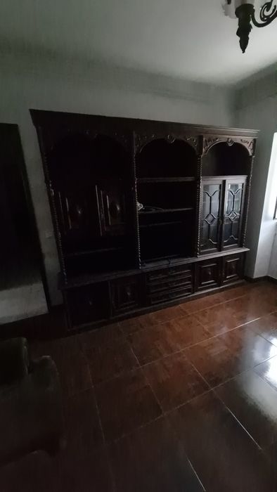 Móvel de madeira maciça