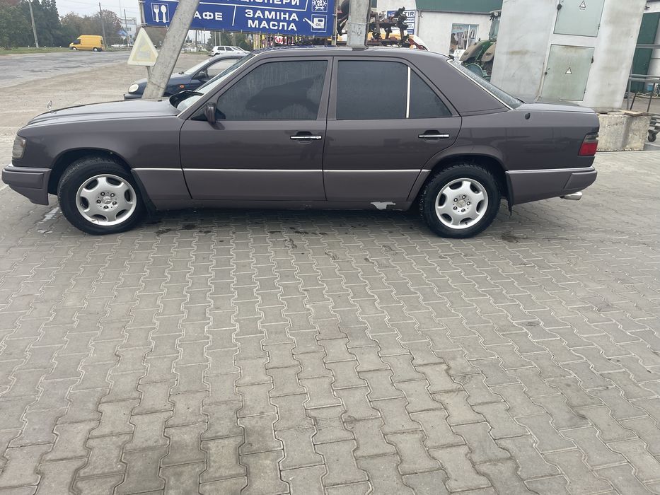Продам 124 2.0 газ бенз 1993