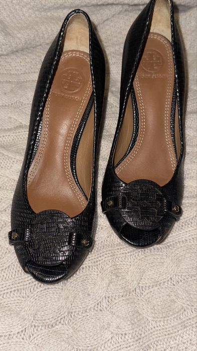 Tory Burch , шкіряні туфлі на танкетці , стан нових, розмір 36