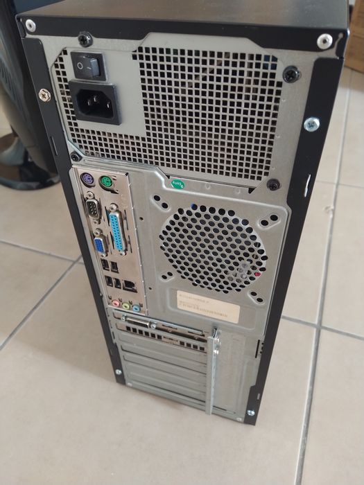 Vendo PC usado em bom estado